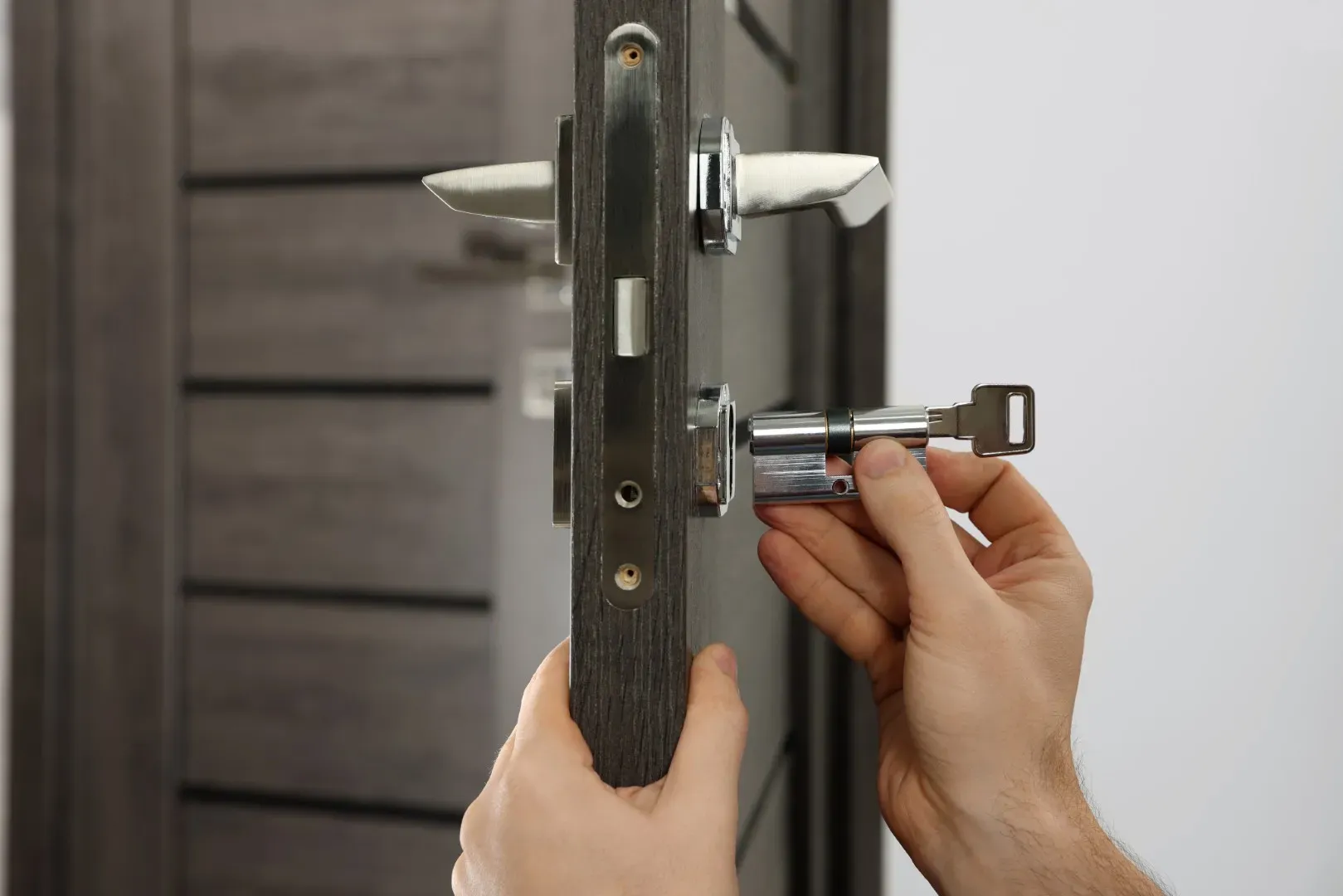 serrure-porte-marron